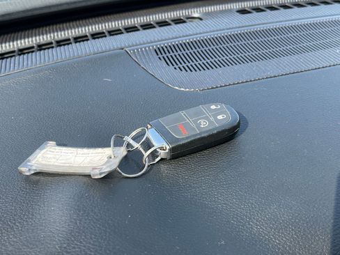 Used 2025 Jeep Compass Limited image 20