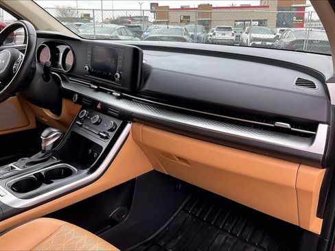 Certified 2024 Kia Carnival LX image 22