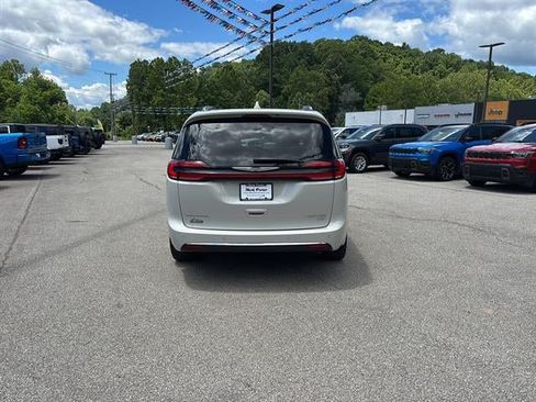 Used 2021 Chrysler Pacifica Limited w/ Premium & Safety Sphere Group AWD/4WD image 4
