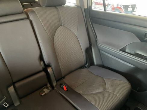 Used 2025 Toyota Highlander LE FWD image 39