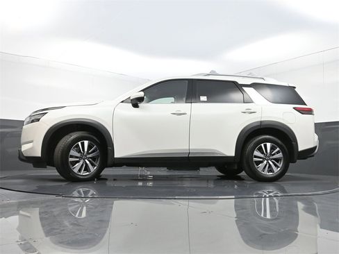 Used 2022 Nissan Pathfinder SL w/ SL Black Package image 30