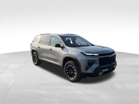 Used 2024 Chevrolet Traverse Z71 w/ Enhanced Driving Package image 9