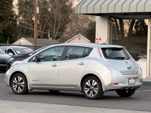 Used 2017 Nissan Leaf SV image 7
