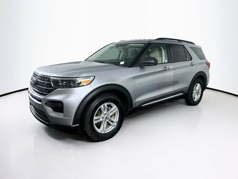 Used 2022 Ford Explorer XLT w/ Class IV Trailer Tow Package RWD image 3