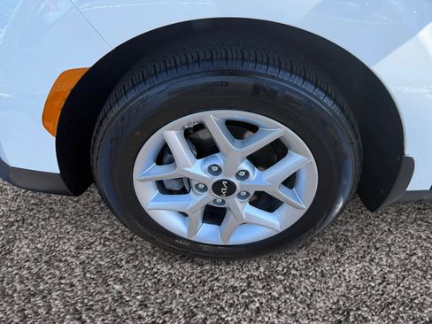 Used 2024 Kia Soul S FWD image 9