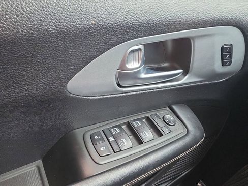 Used 2021 Chrysler Pacifica Touring-L w/ Uconnect Theater Family Group FWD image 20