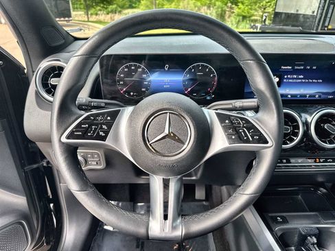 Used 2025 Mercedes-Benz GLB 250 image 21