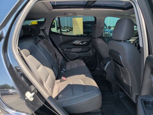 Used 2024 GMC Terrain SLE w/ Driver Convenience Package FWD image 34