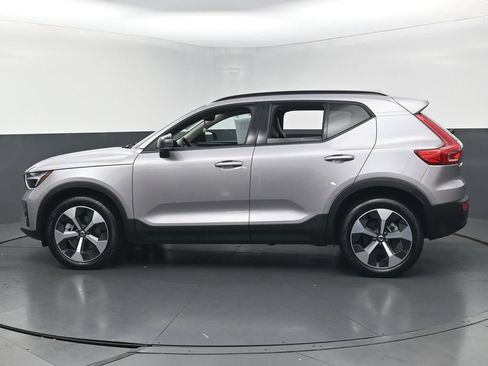 Used 2026 Volvo XC40 B5 Plus AWD/4WD image 8