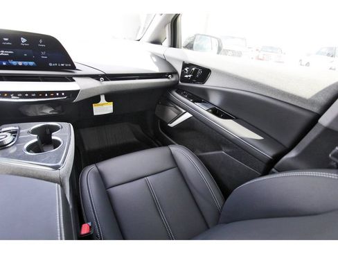 New 2027 Cadillac Optiq Luxury w/ LPO, Floor Liner Package AWD/4WD image 10