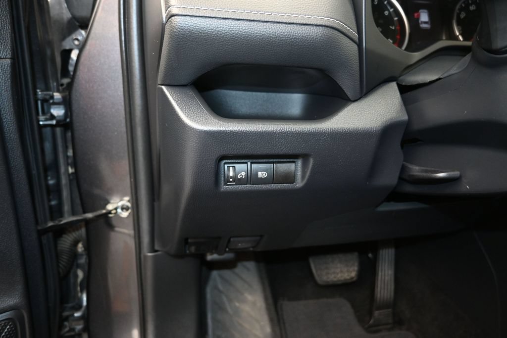 Used 2020 Toyota RAV4 XLE FWD image 12