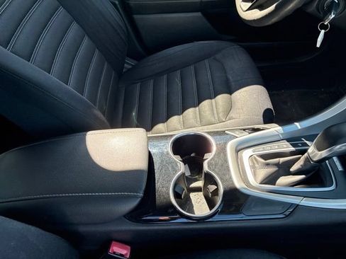 Used 2015 Ford Fusion SE FWD image 12