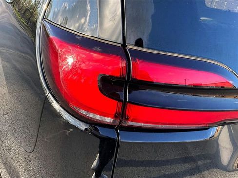 Used 2024 Chrysler Pacifica Limited image 30