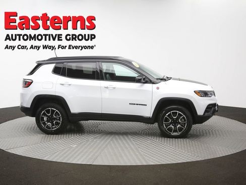 Used 2024 Jeep Compass Trailhawk AWD/4WD image 45
