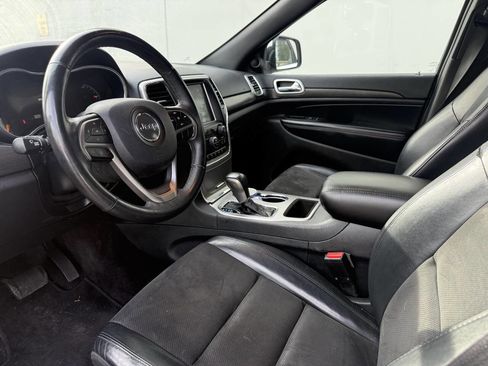 Used 2018 Jeep Grand Cherokee Altitude AWD/4WD image 13