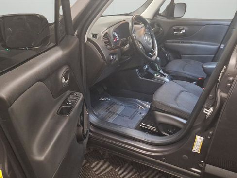 Used 2018 Jeep Renegade Altitude w/ Popular Equipment Group FWD image 23