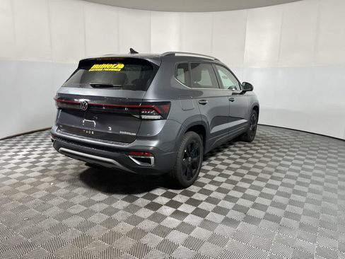 Used 2025 Volkswagen Taos SE w/ Black Wheel Package FWD image 8