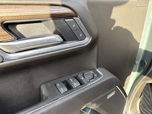 Used 2025 Chevrolet Silverado 1500 LT Trail Boss w/ Convenience Package II image 18