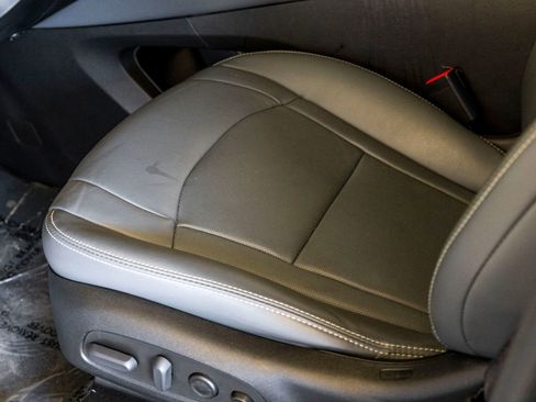 Used 2023 Buick Enclave Premium w/ Experience Buick Package image 18