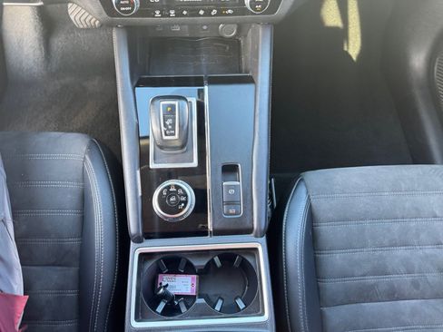 Used 2024 Mitsubishi Outlander SE FWD image 18
