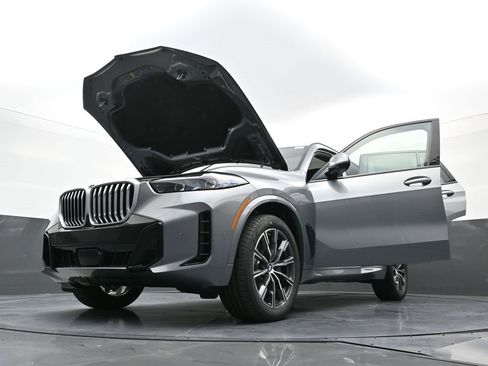 New 2026 BMW X5 xDrive40i w/ M Sport Package image 40