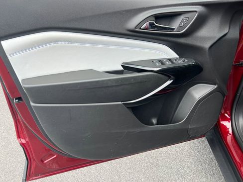 Used 2025 Chevrolet Trax LT w/ LT Convenience Package FWD image 19