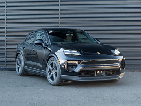 New 2026 Porsche Macan 4 Electric image 10