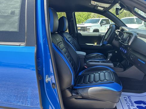 Used 2021 Toyota Tacoma TRD Sport w/ Technology Package image 26