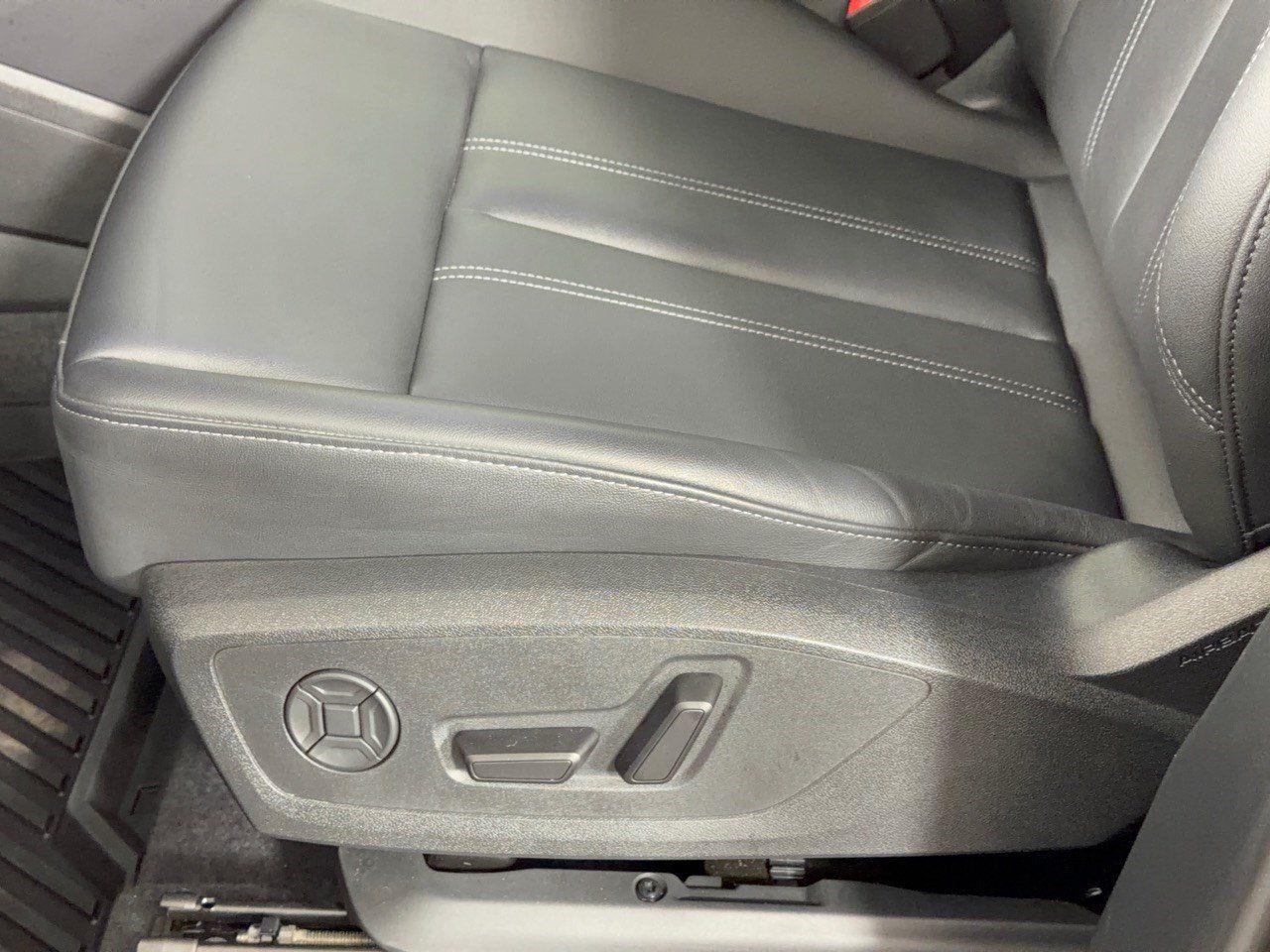 Certified 2025 Audi Q6 e-tron Premium w/ Convenience Package RWD image 16