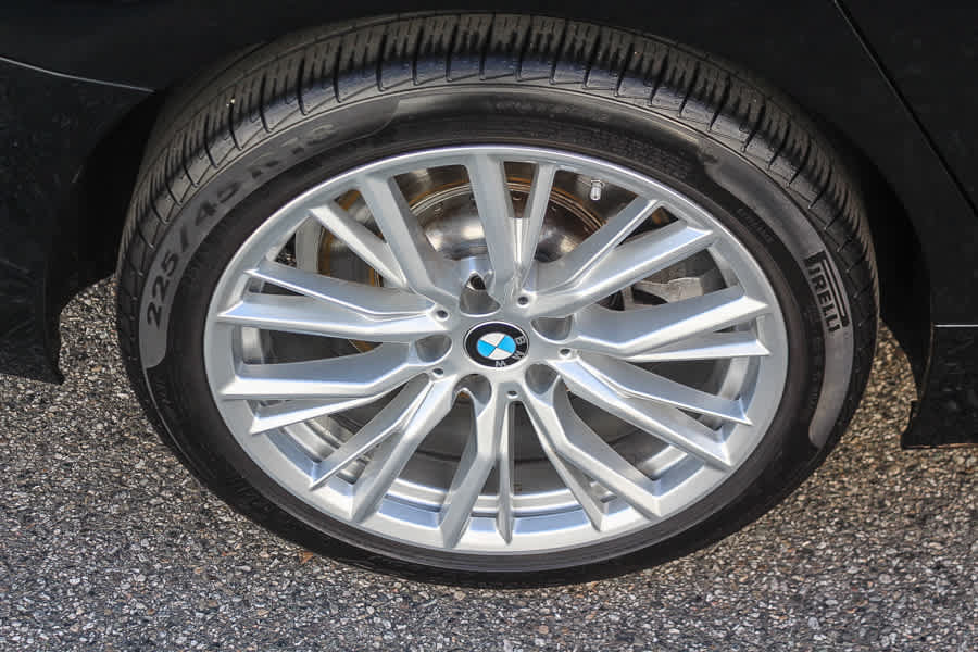 Used 2023 BMW 330i Sedan w/ Convenience Package RWD image 9