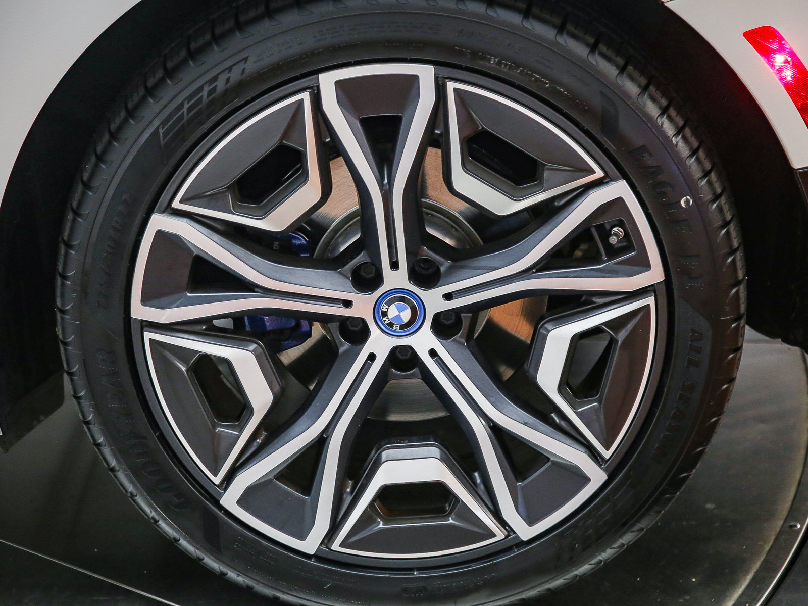 Used 2023 BMW iX M60 w/ Executive Package AWD/4WD image 11