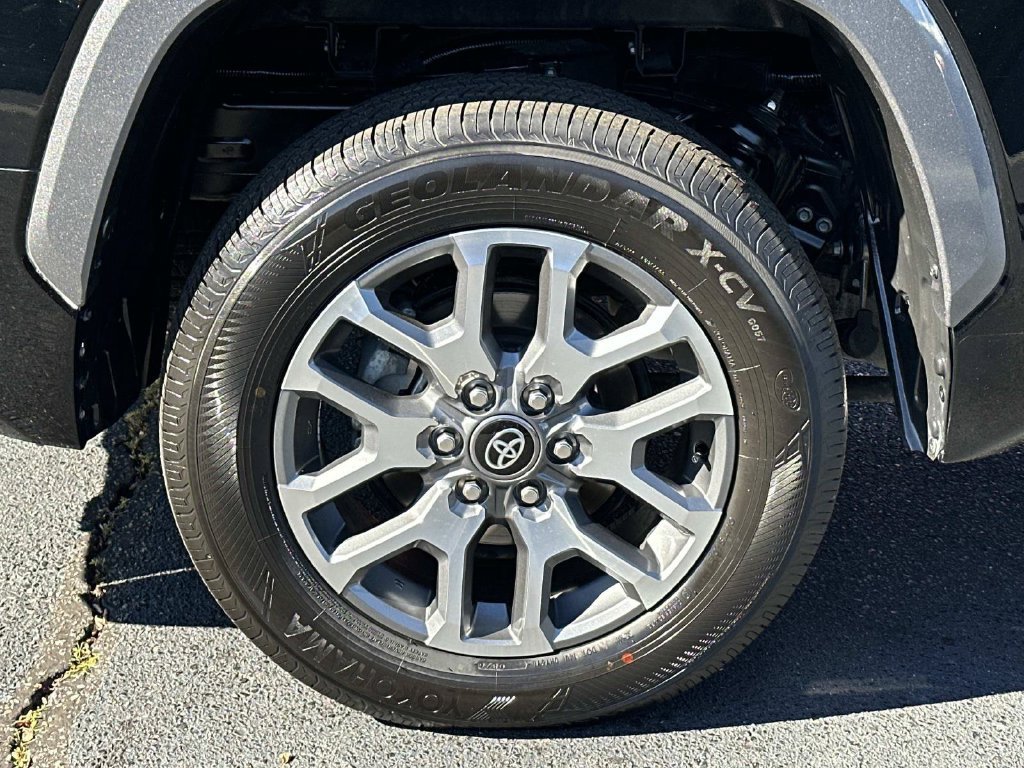 Used 2024 Toyota Tundra Limited AWD/4WD image 9
