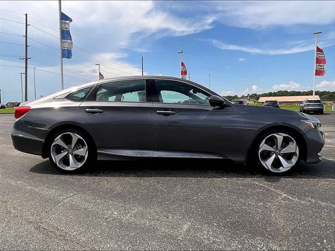 Used 2018 Honda Accord Touring image 6