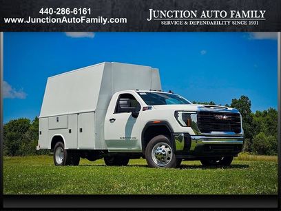 New 2025 GMC Sierra 3500 Pro w/ Convenience Package
