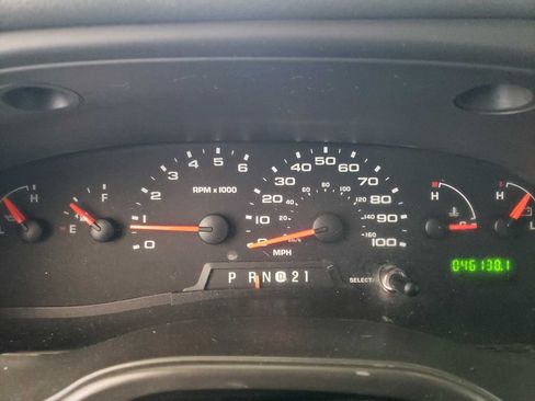 Used 2005 Ford E-350 and Econoline 350 Extended Super Duty RWD image 12