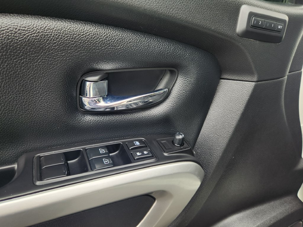 Used 2018 Nissan Titan PRO-4X w/ Pro-4x Convenience Package AWD/4WD image 12