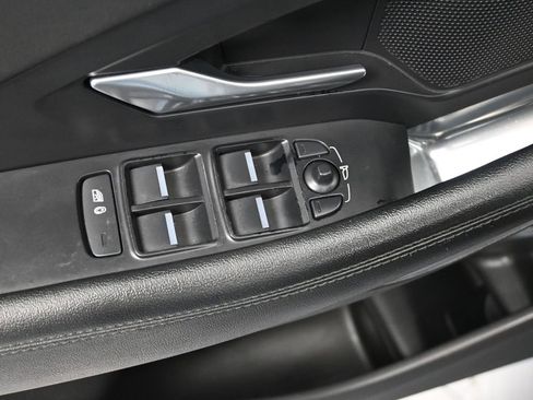 Used 2021 Jaguar E-PACE SE image 10