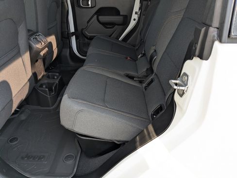 New 2025 Jeep Gladiator Sport image 9