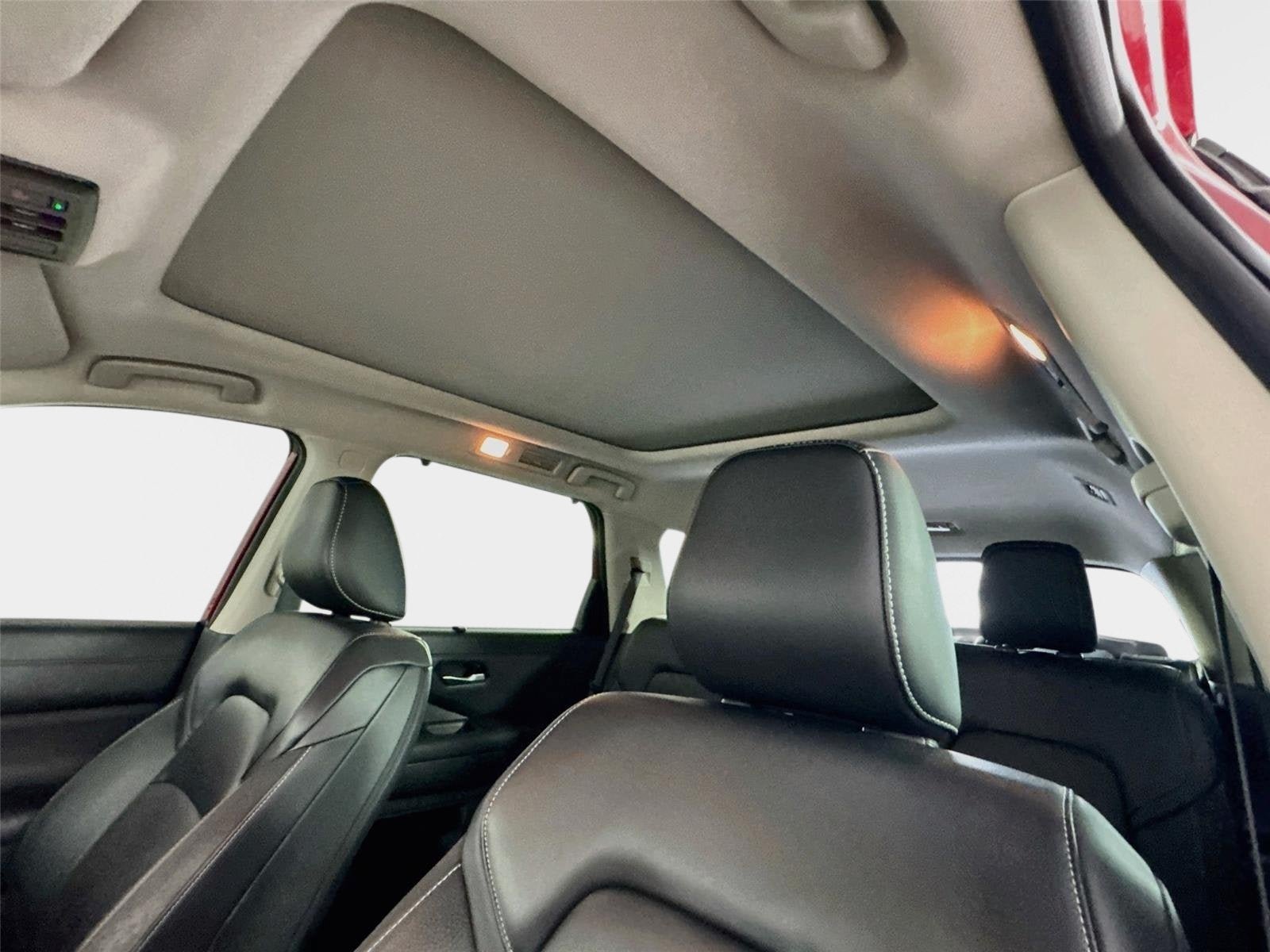 Used 2024 Nissan Pathfinder SL w/ SL Premium Package FWD image 14
