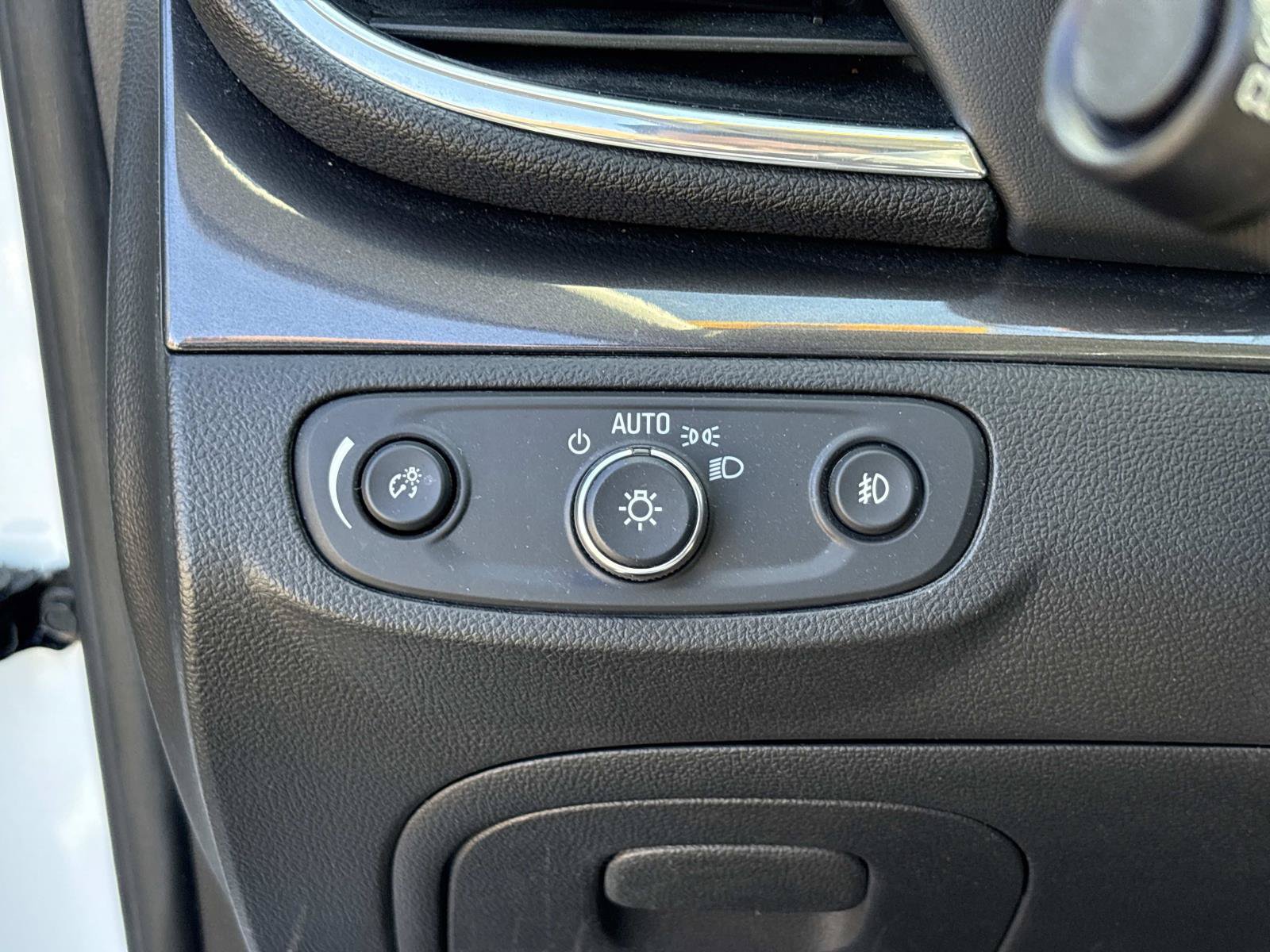 Used 2019 Buick Encore Sport Touring FWD image 17