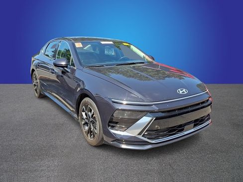 Used 2025 Hyundai Sonata SEL FWD image 2