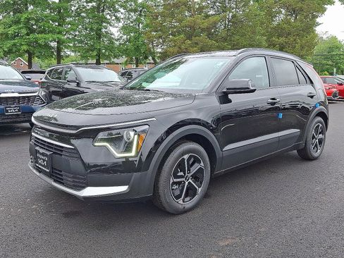 New 2025 Kia Niro EX image 2