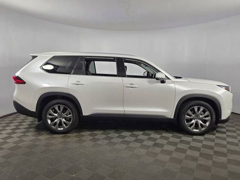 Used 2024 Toyota Grand Highlander Limited image 9