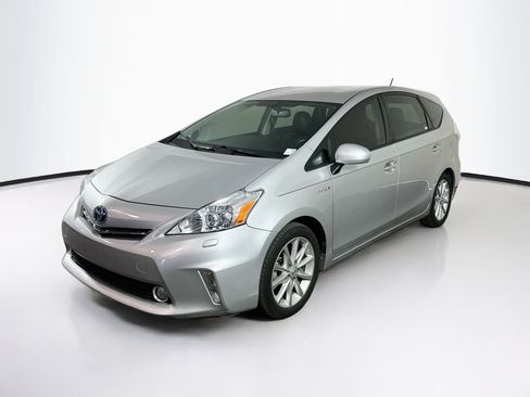 Used 2014 Toyota Prius V Five FWD image 3