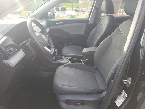 Used 2024 Volkswagen Taos SE w/ Panoramic Sunroof Package image 16