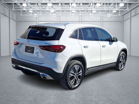 Used 2026 Mercedes-Benz GLA 250 4MATIC image 6