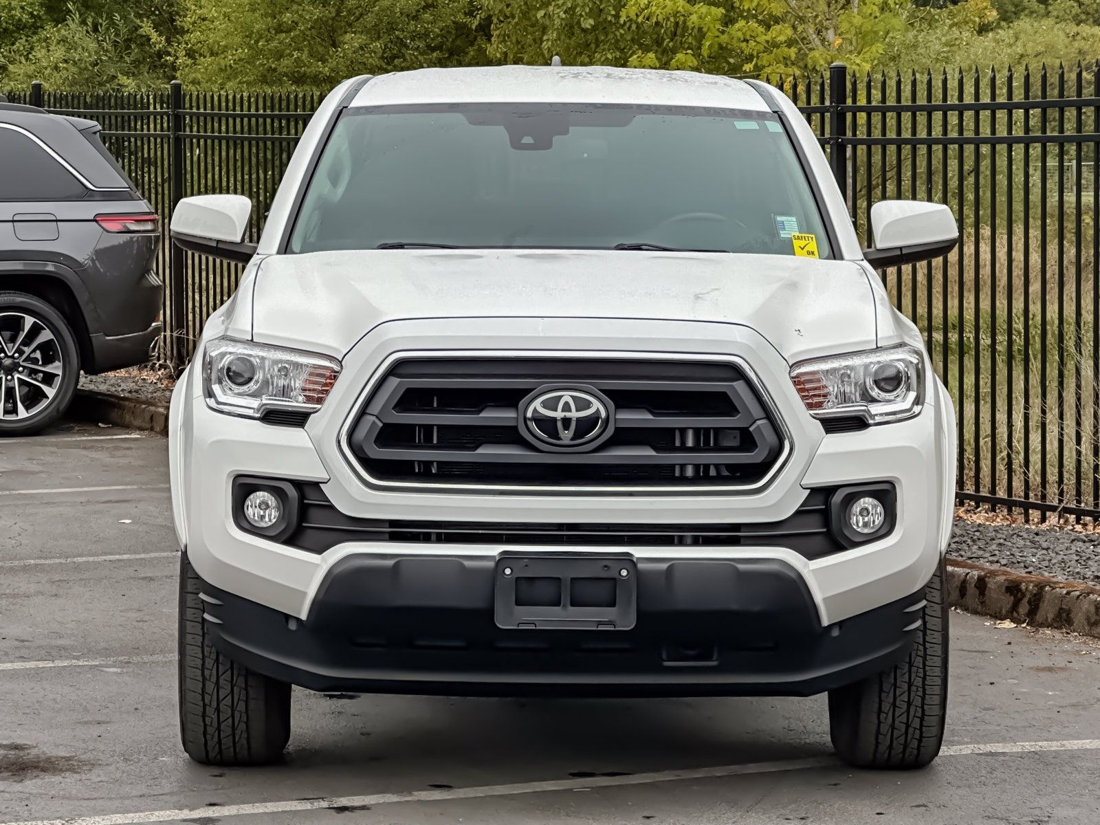 Used 2021 Toyota Tacoma SR5 AWD/4WD image 8