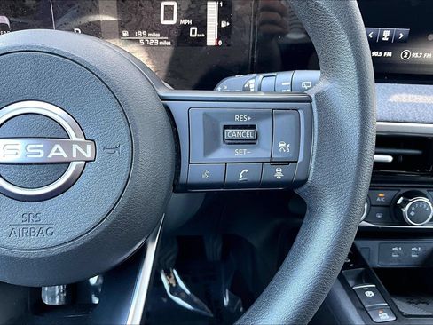 Used 2025 Nissan Kicks SV FWD image 19