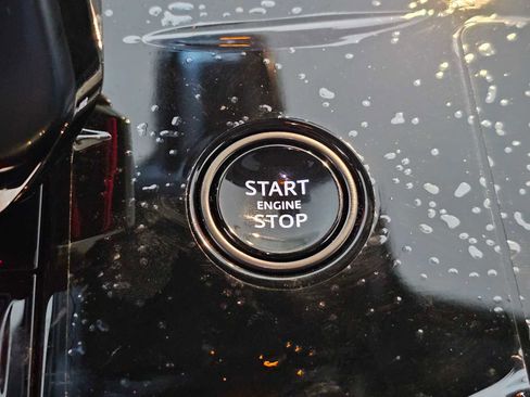 New 2025 Land Rover Range Rover Sport SV Edition Two image 31