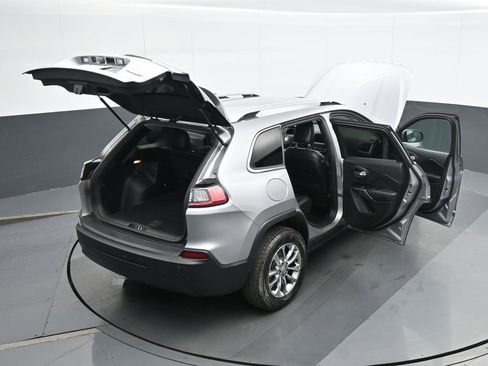 Used 2019 Jeep Cherokee Latitude Plus w/ Cold Weather Group image 39